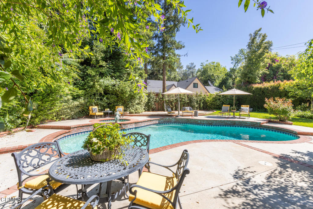 4621 Alta Canyada Road