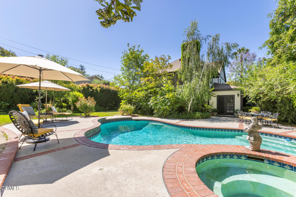 4621 Alta Canyada Road