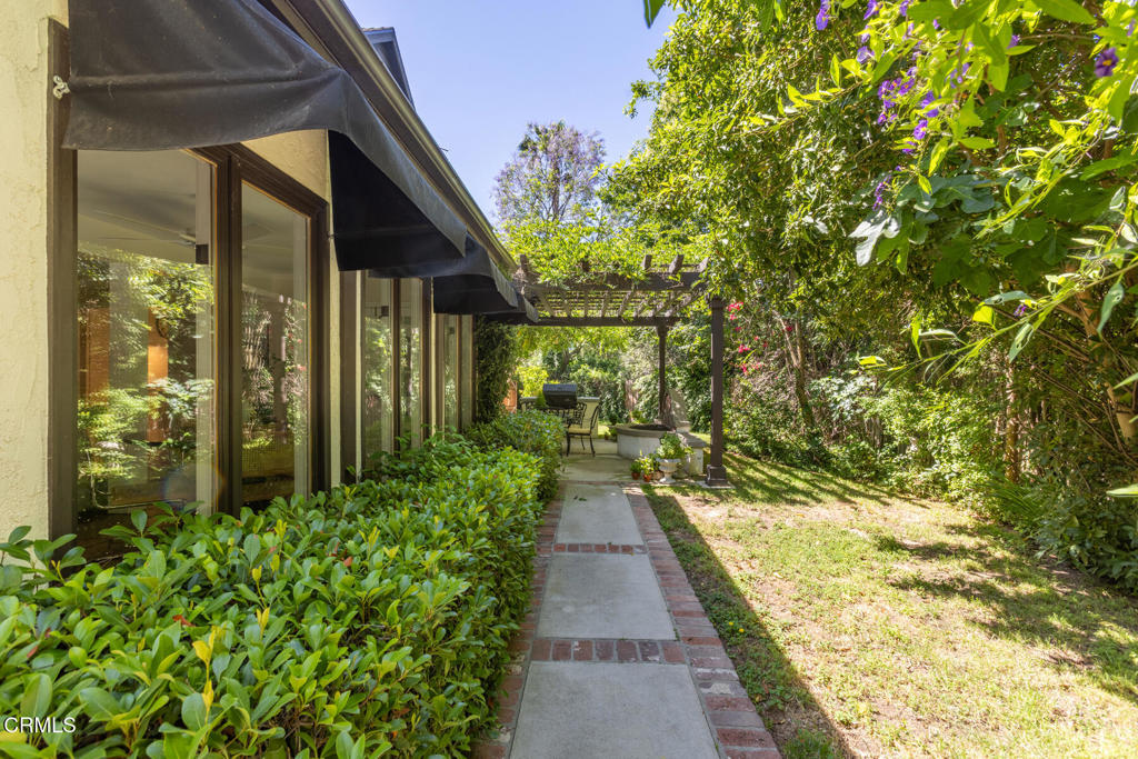 4621 Alta Canyada Road