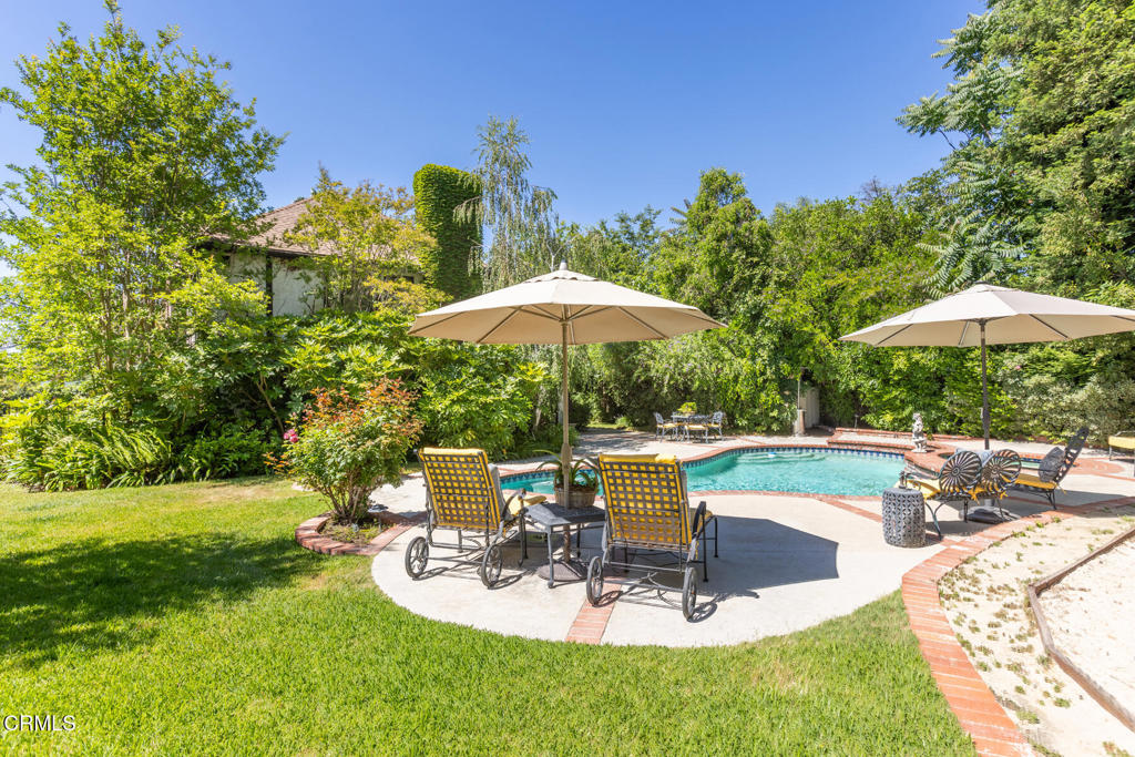 4621 Alta Canyada Road