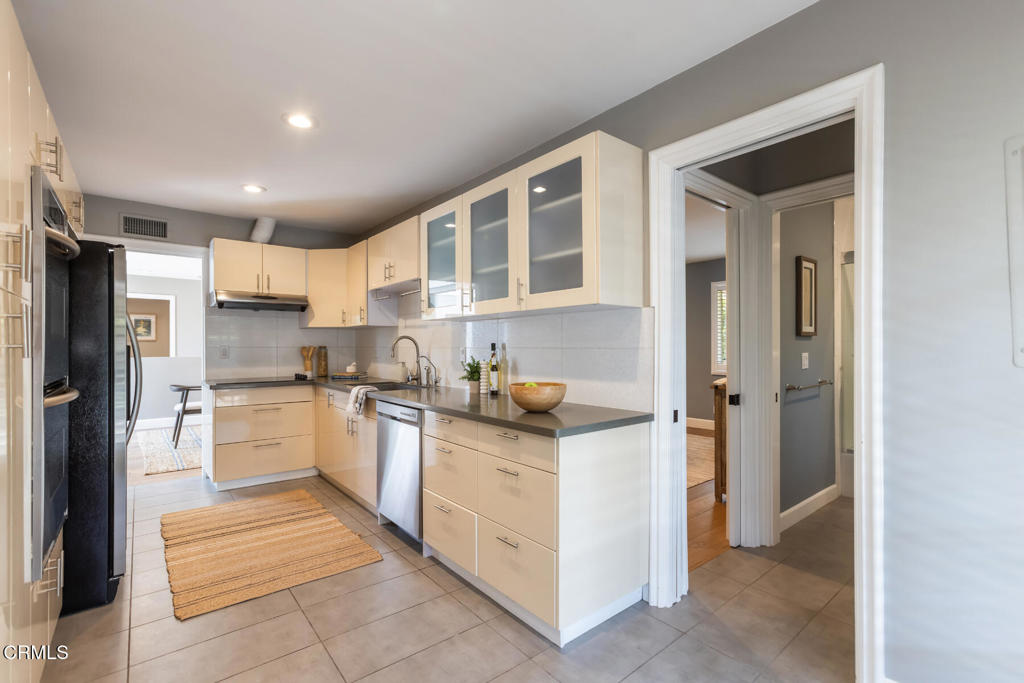 1040 S Orange Grove Boulevard 11