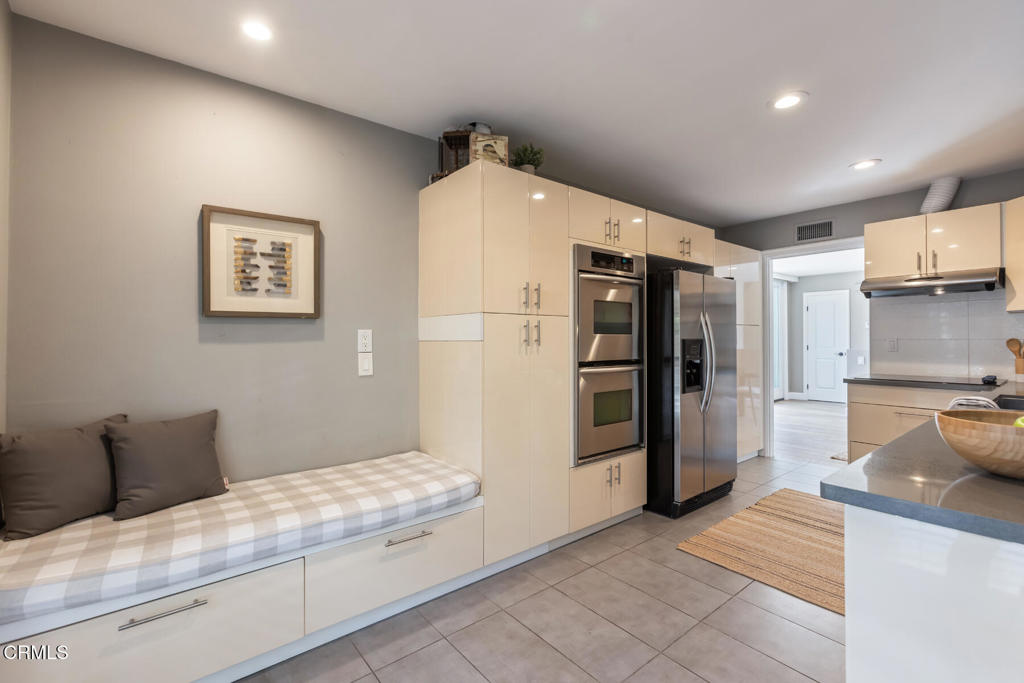 1040 S Orange Grove Boulevard 11