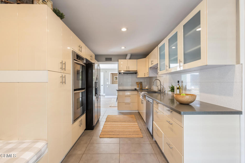 1040 S Orange Grove Boulevard 11