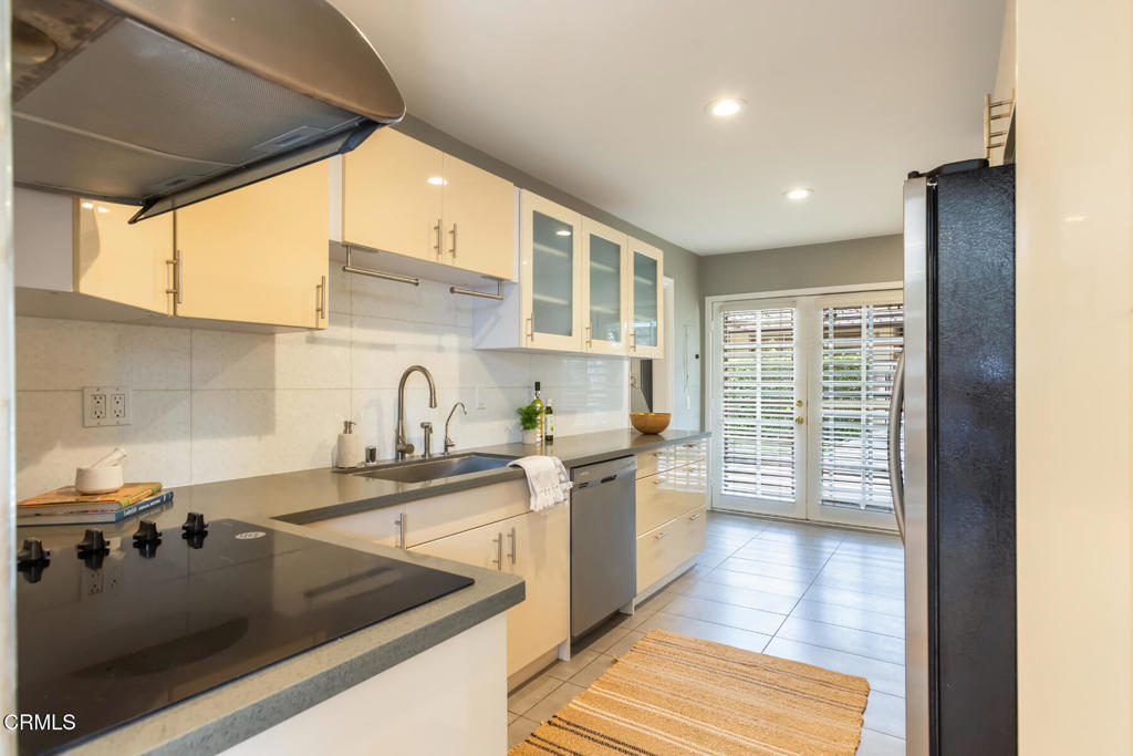 1040 S Orange Grove Boulevard 11