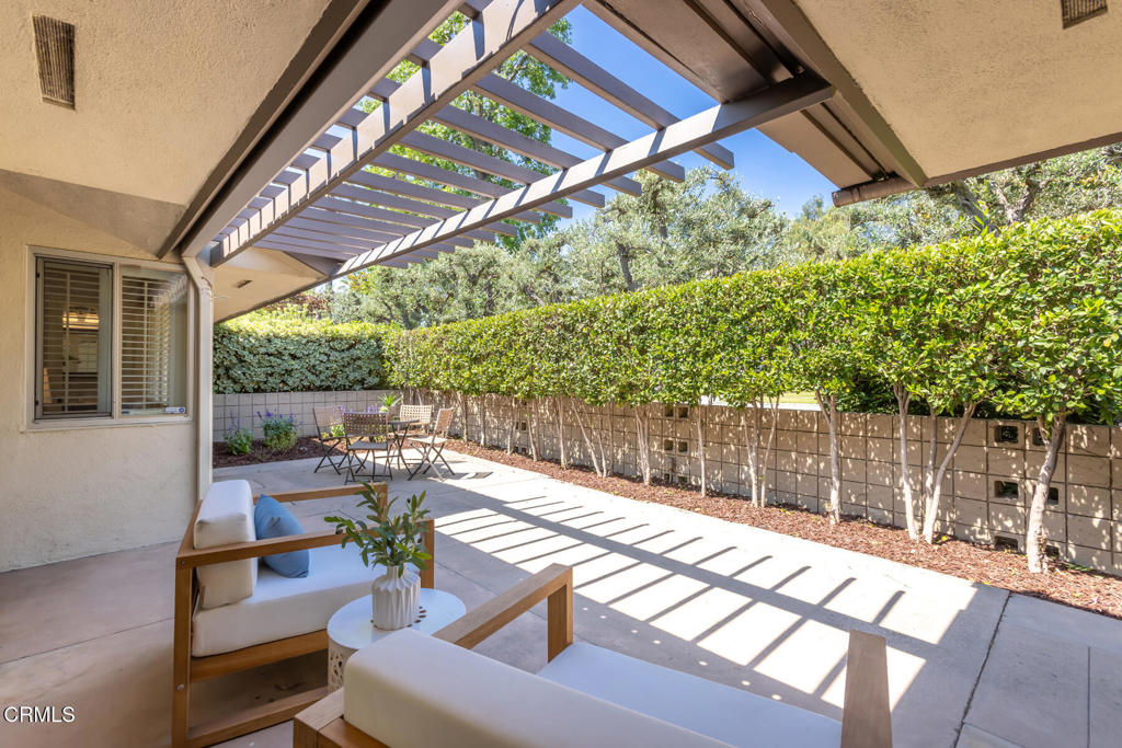 1040 S Orange Grove Boulevard 11