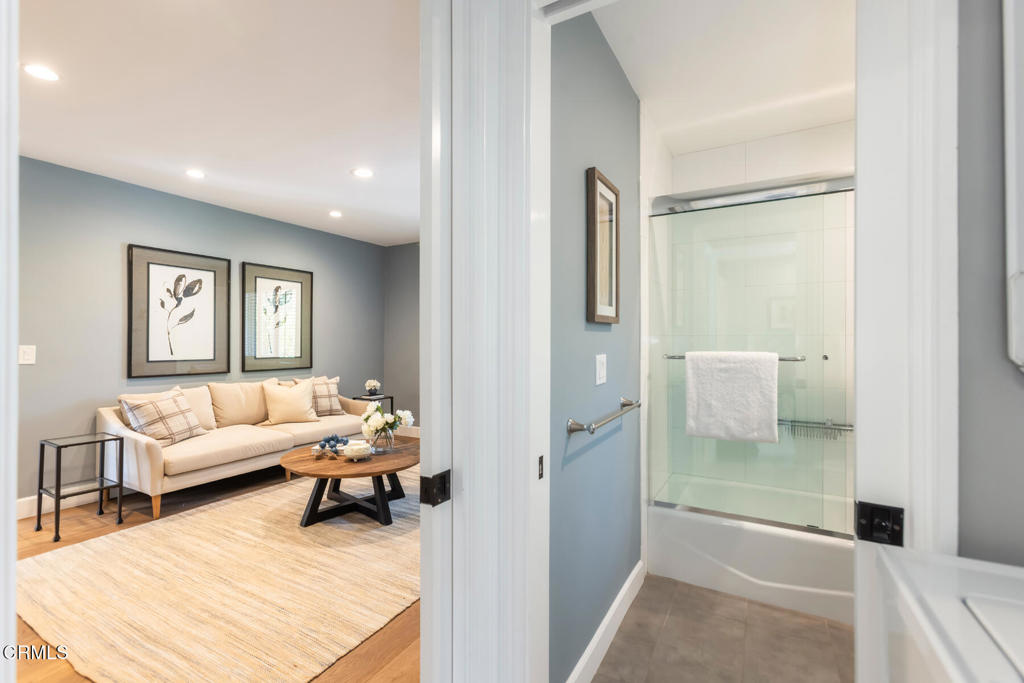 1040 S Orange Grove Boulevard 11