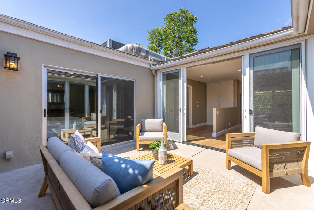 1040 S Orange Grove Boulevard 11