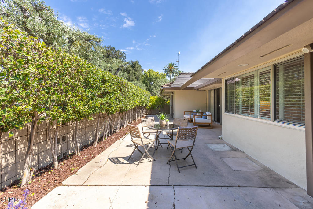 1040 S Orange Grove Boulevard 11