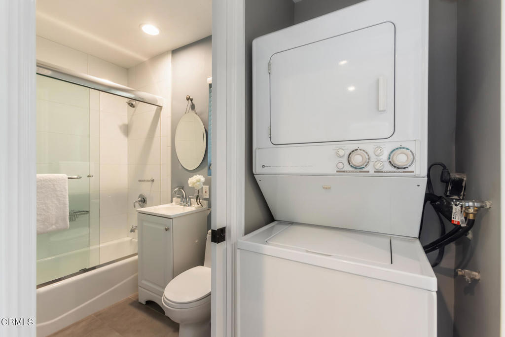 1040 S Orange Grove Boulevard 11