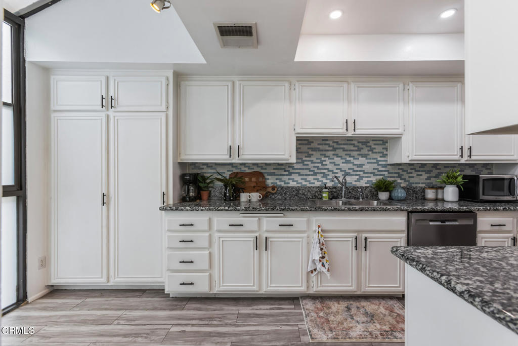 5230 Bellingham Avenue 6