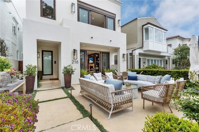 218 Narcissus Avenue