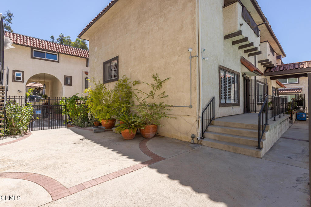 10141 Samoa Avenue 11