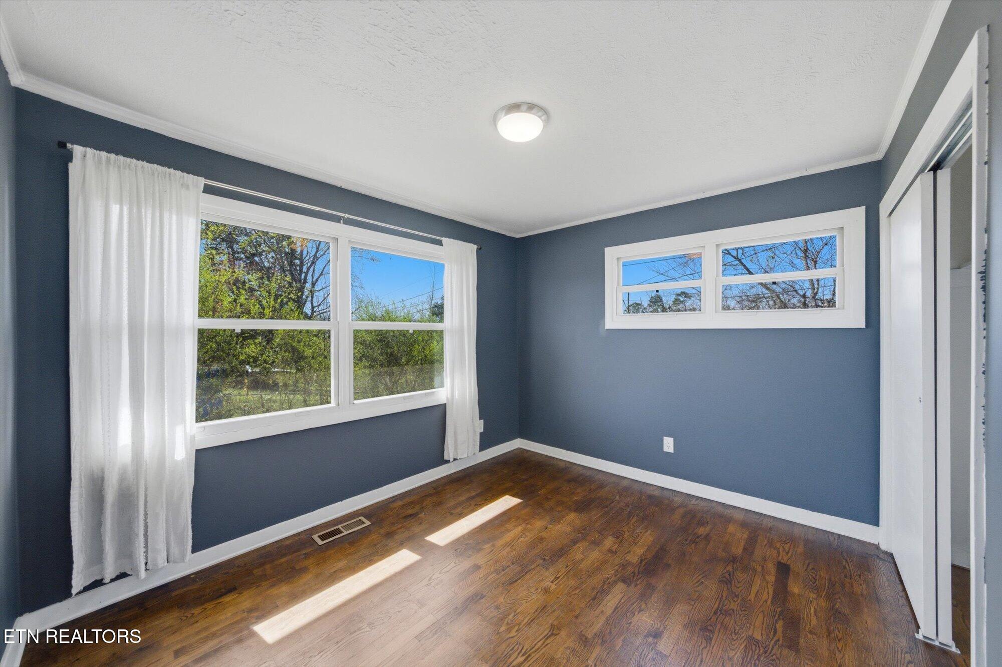 2807 Thomas Drive
