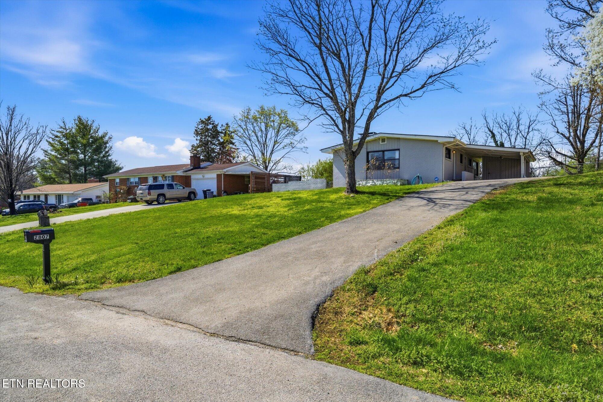 2807 Thomas Drive