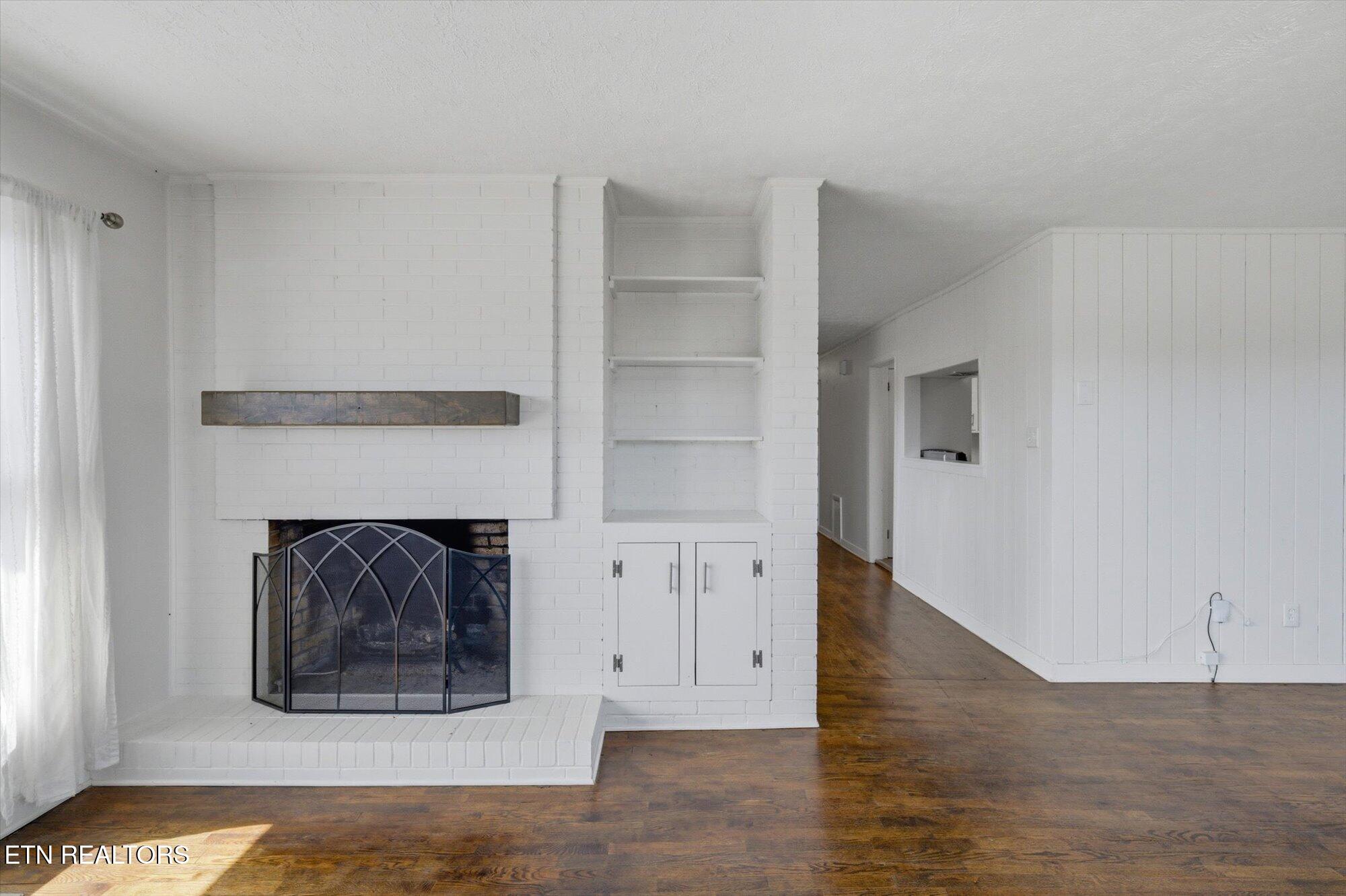 2807 Thomas Drive