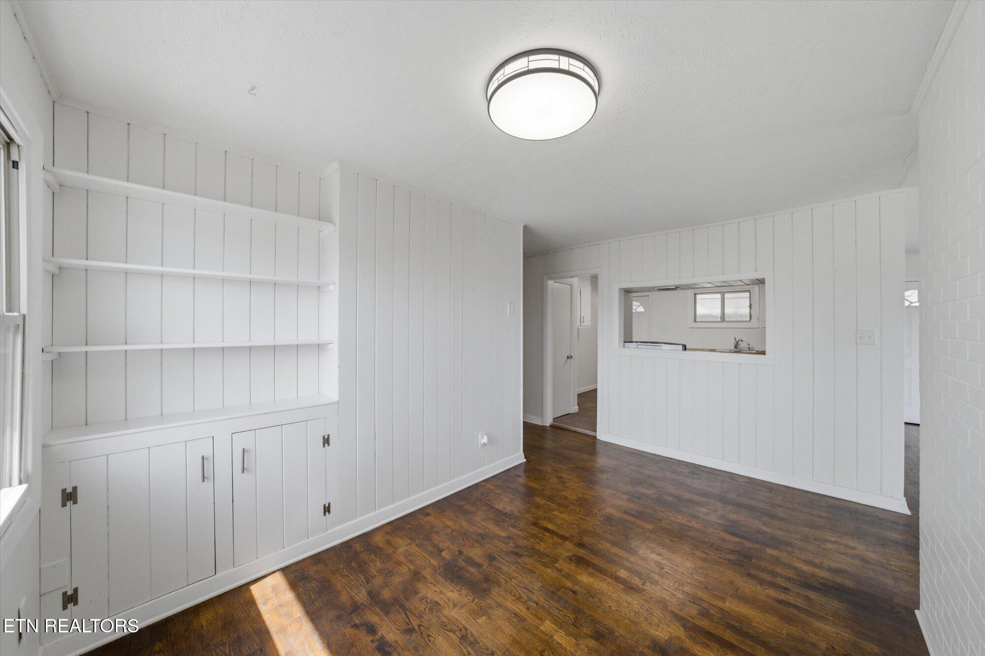 2807 Thomas Drive