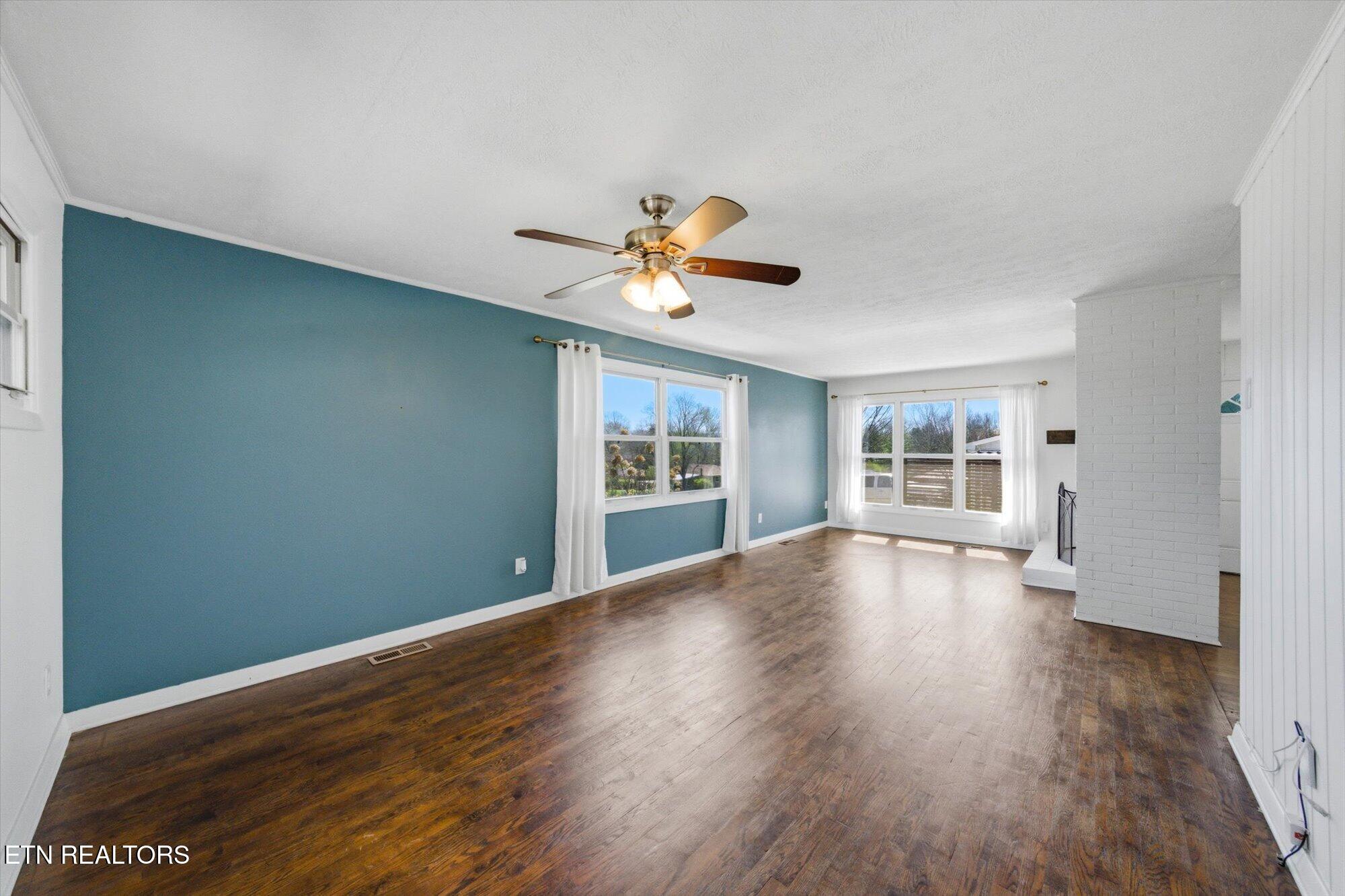2807 Thomas Drive