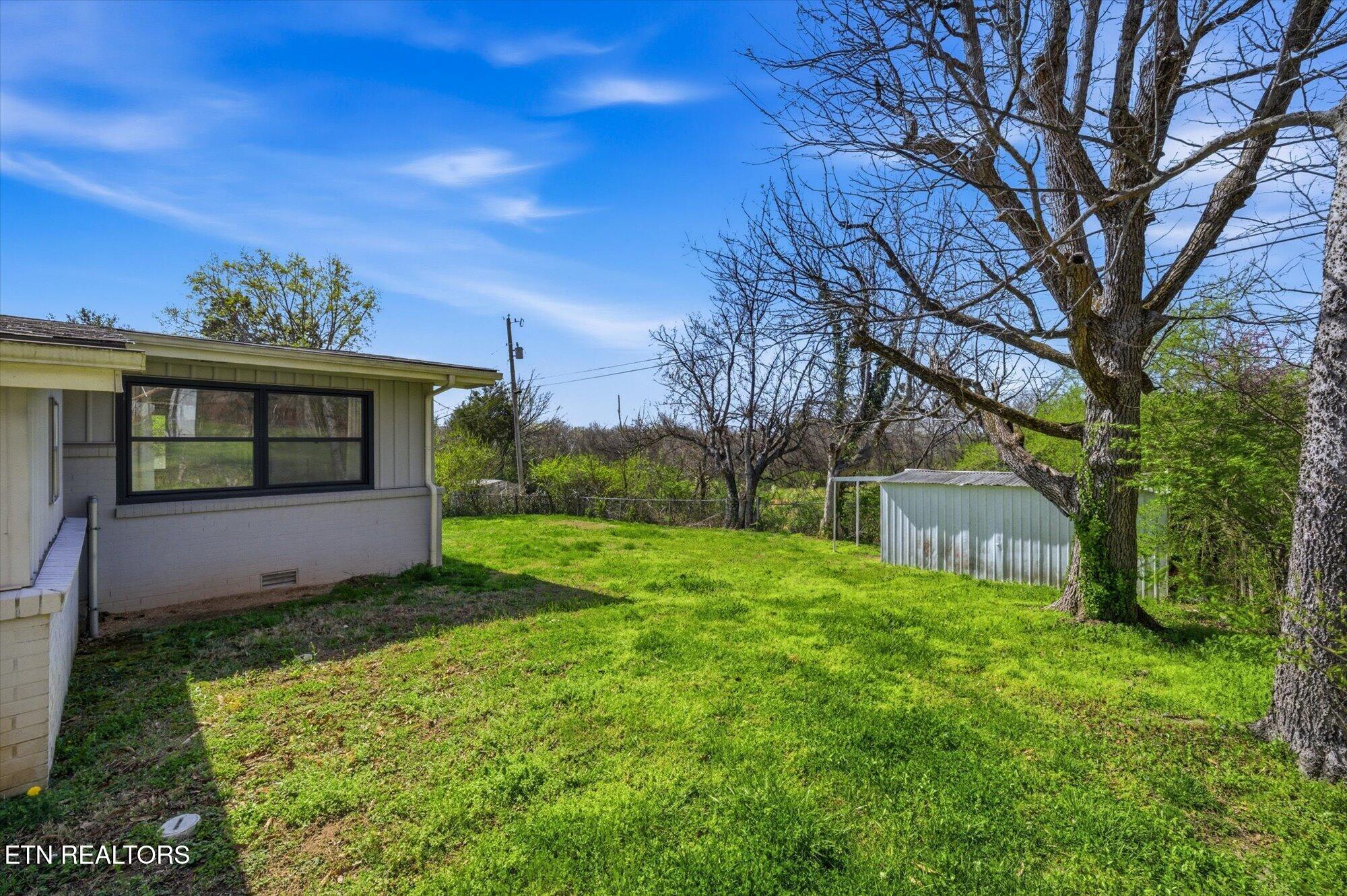 2807 Thomas Drive