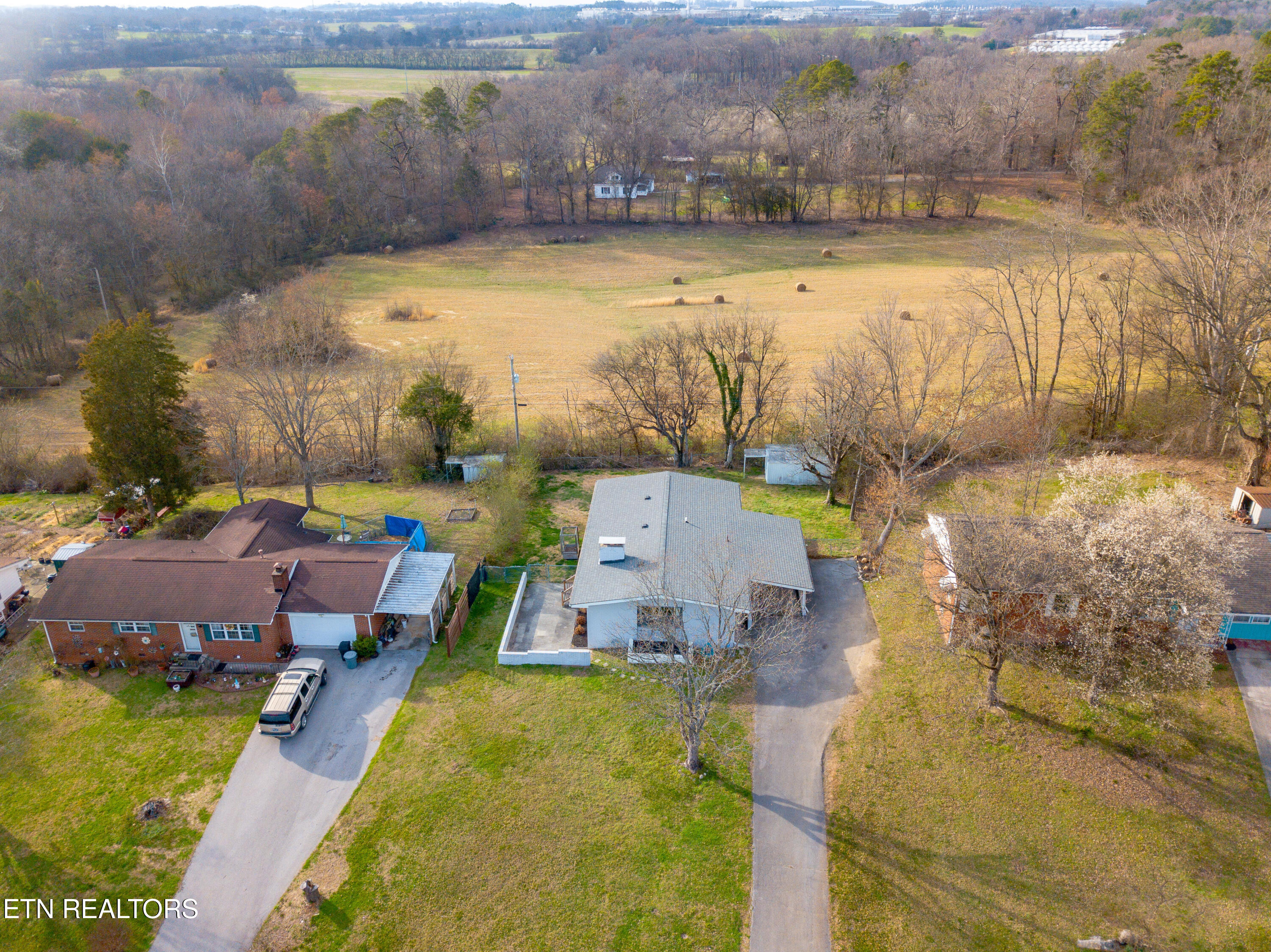 2807 Thomas Drive