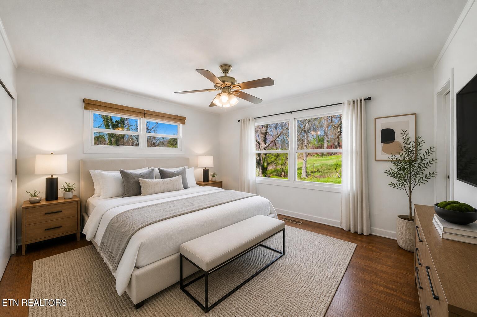 2807 Thomas Drive