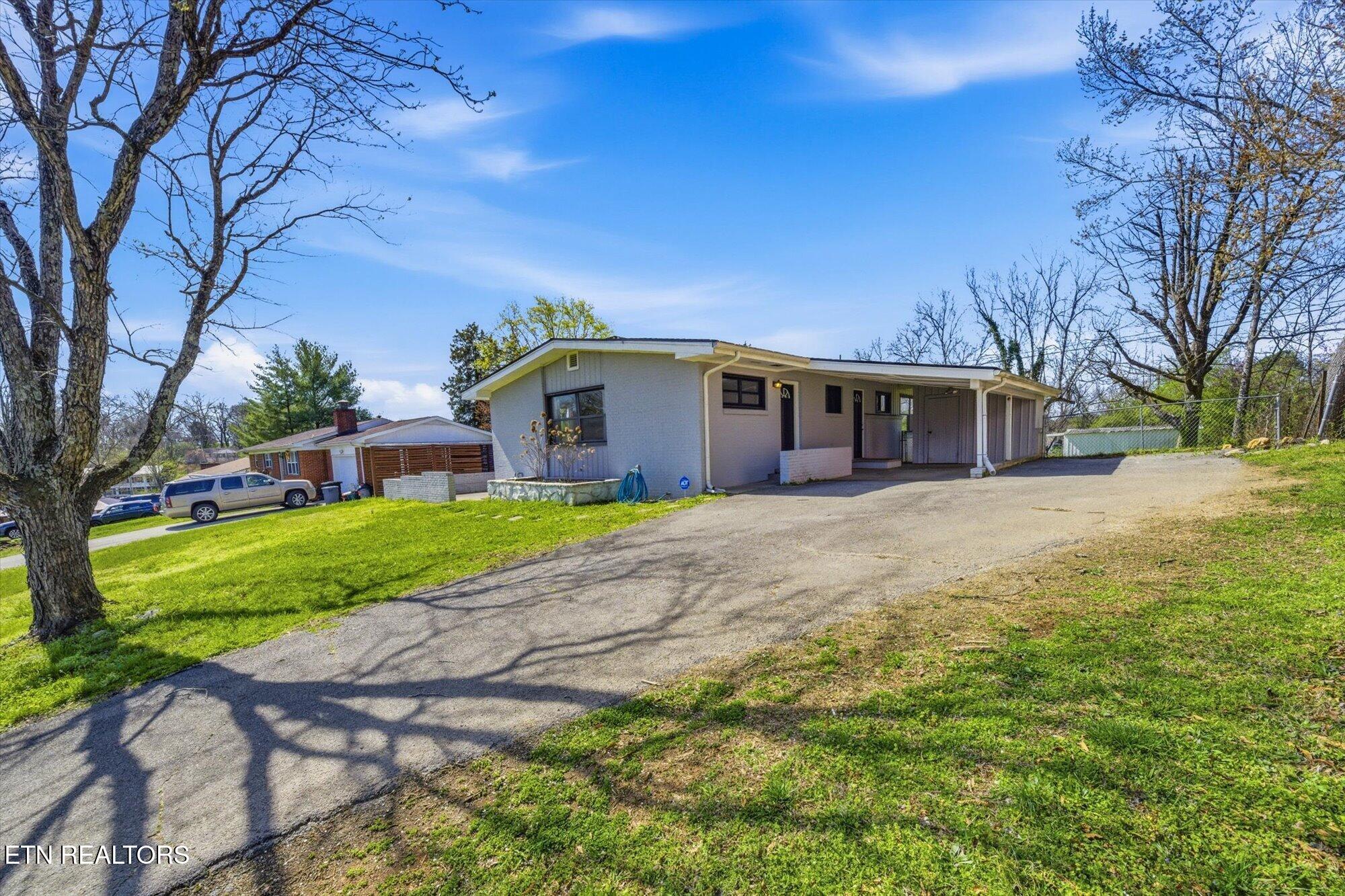 2807 Thomas Drive