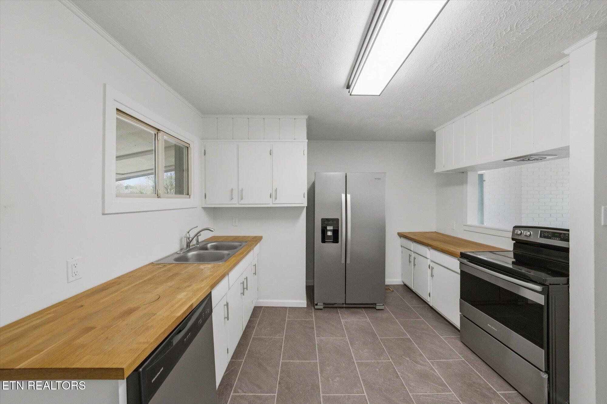 2807 Thomas Drive