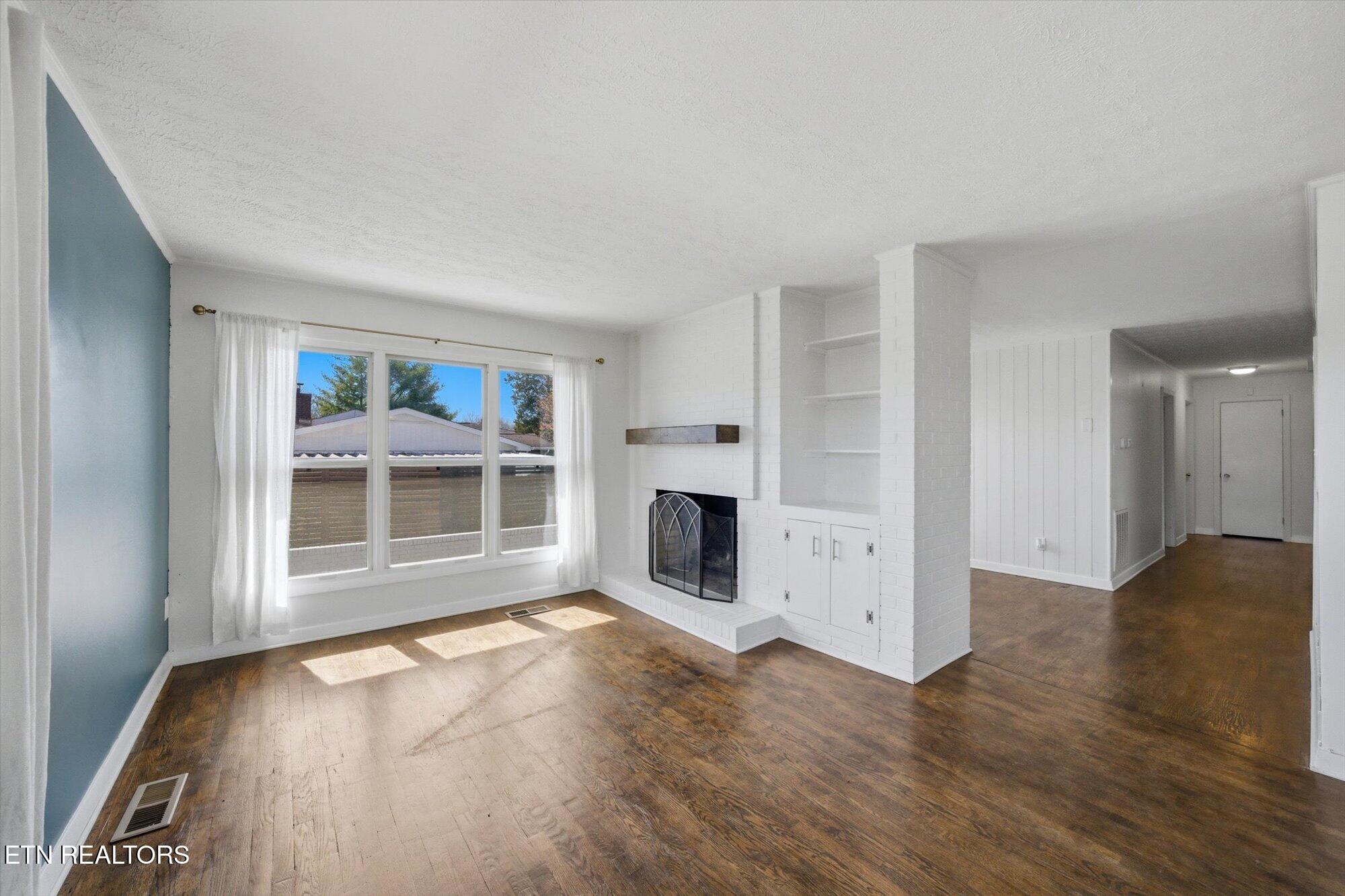 2807 Thomas Drive