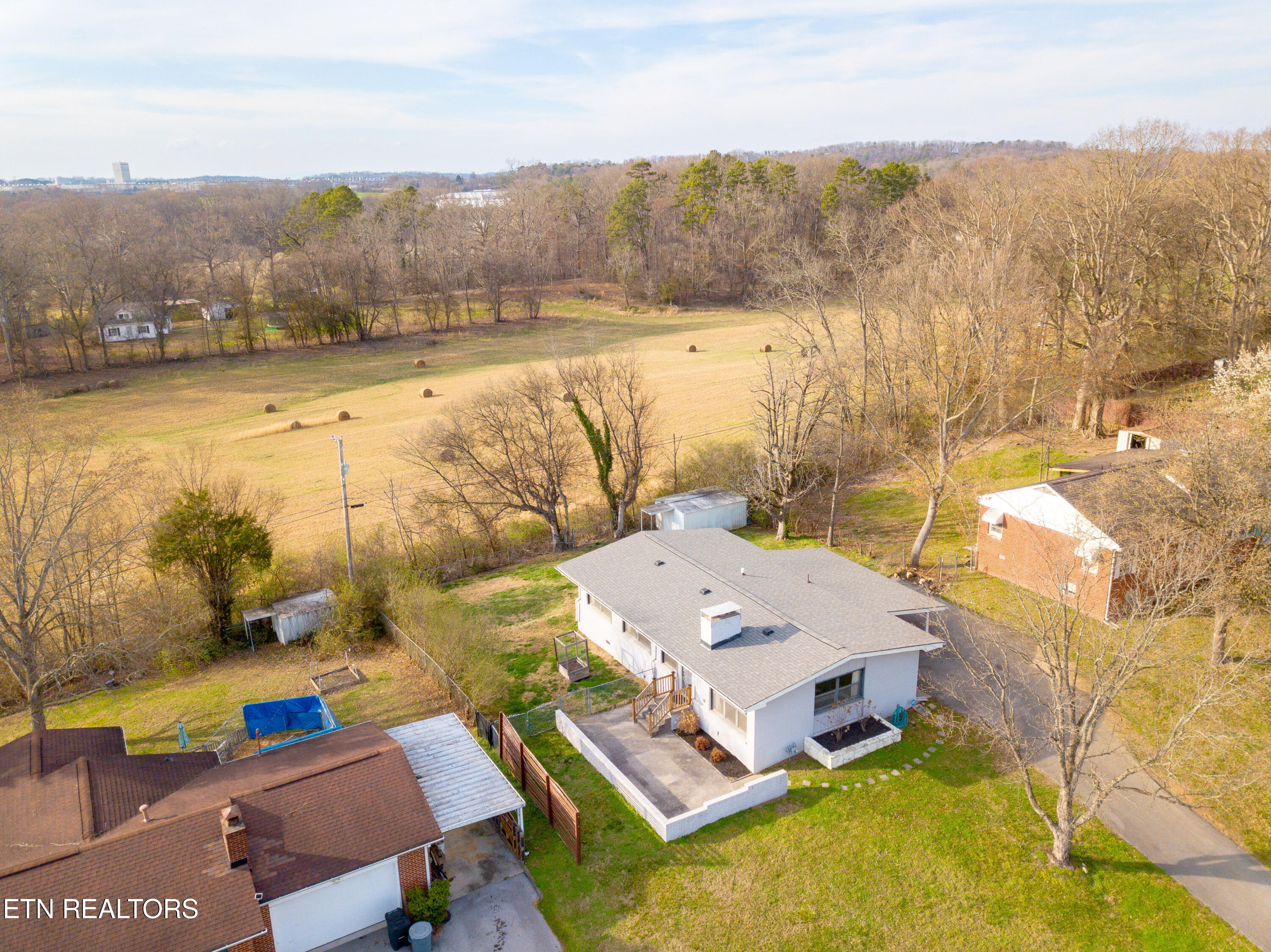 2807 Thomas Drive