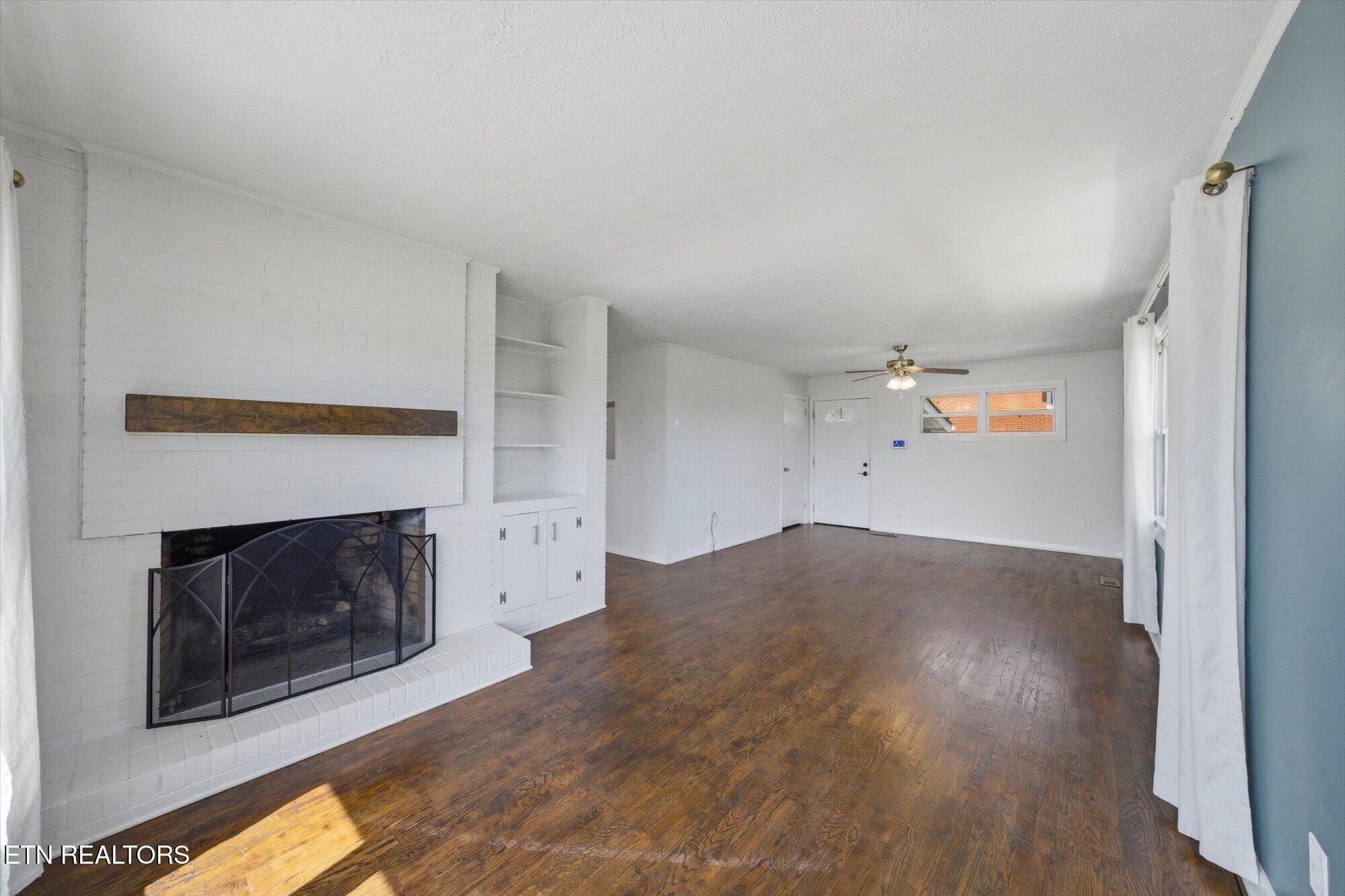 2807 Thomas Drive
