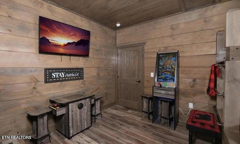 1215 Bird Nest Way