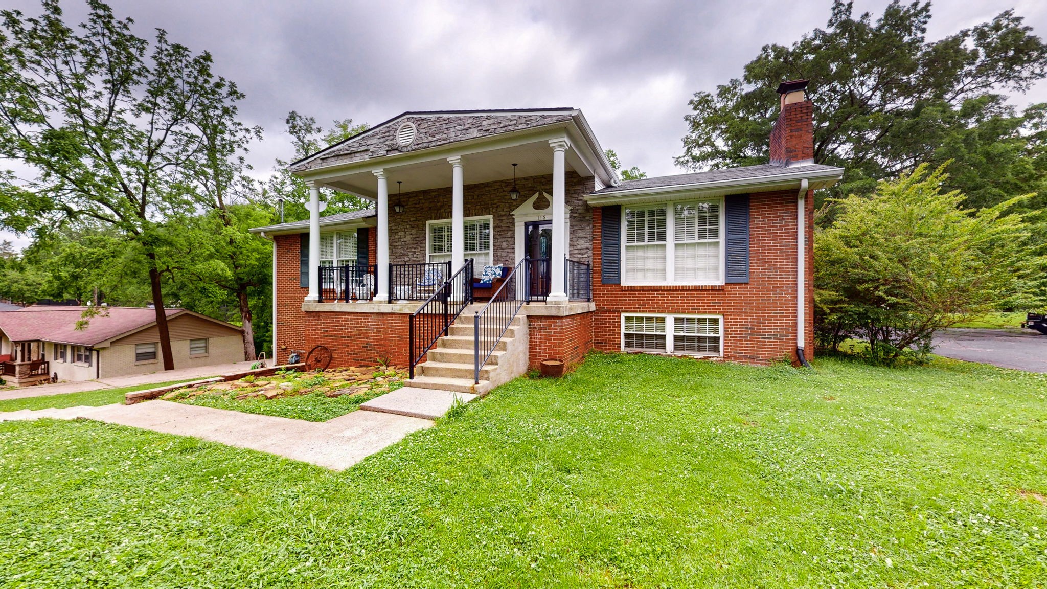 113 Country Club Dr
