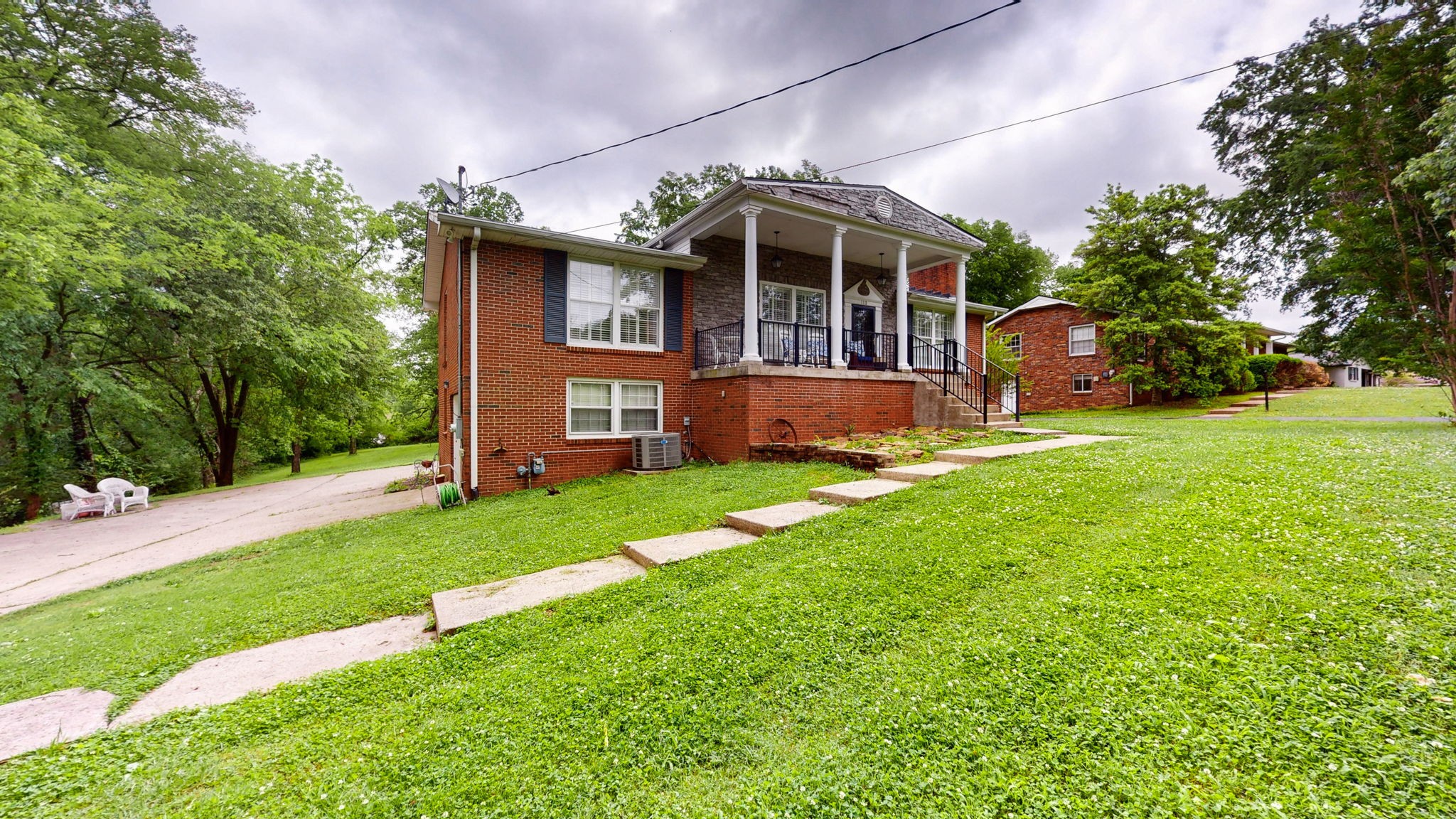 113 Country Club Dr