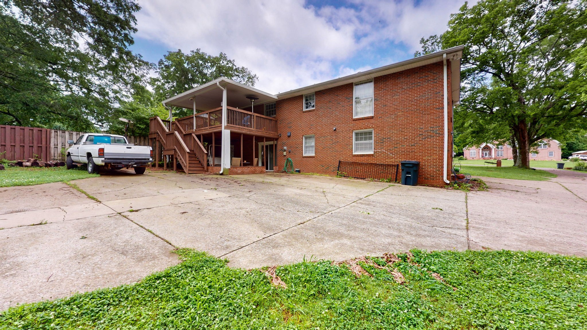 113 Country Club Dr