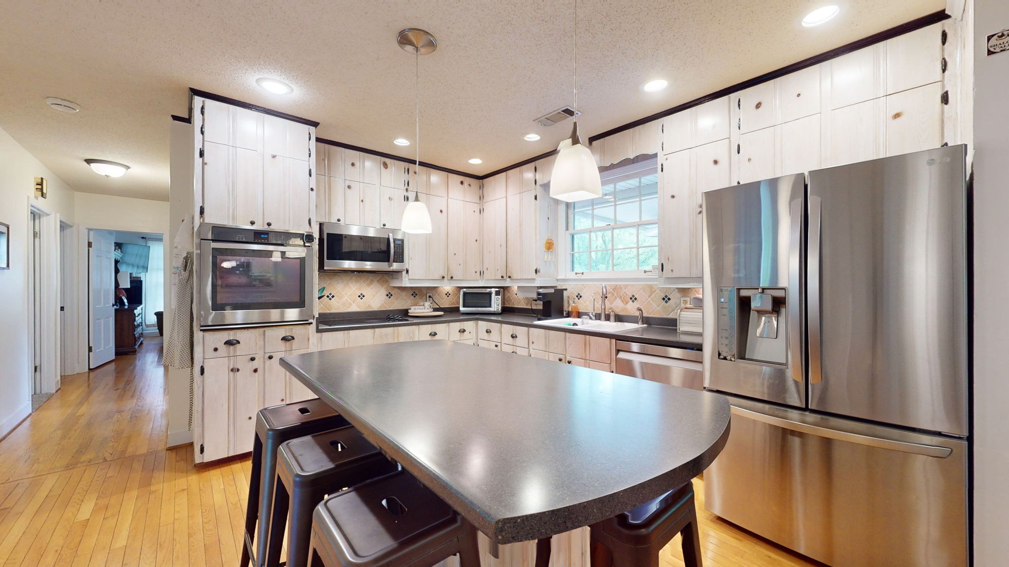 113 Country Club Dr