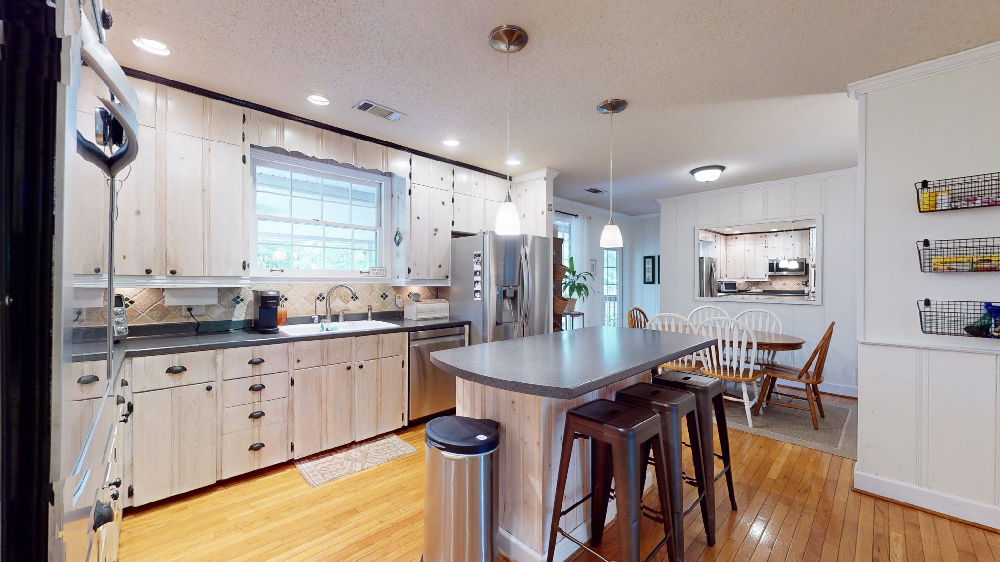113 Country Club Dr