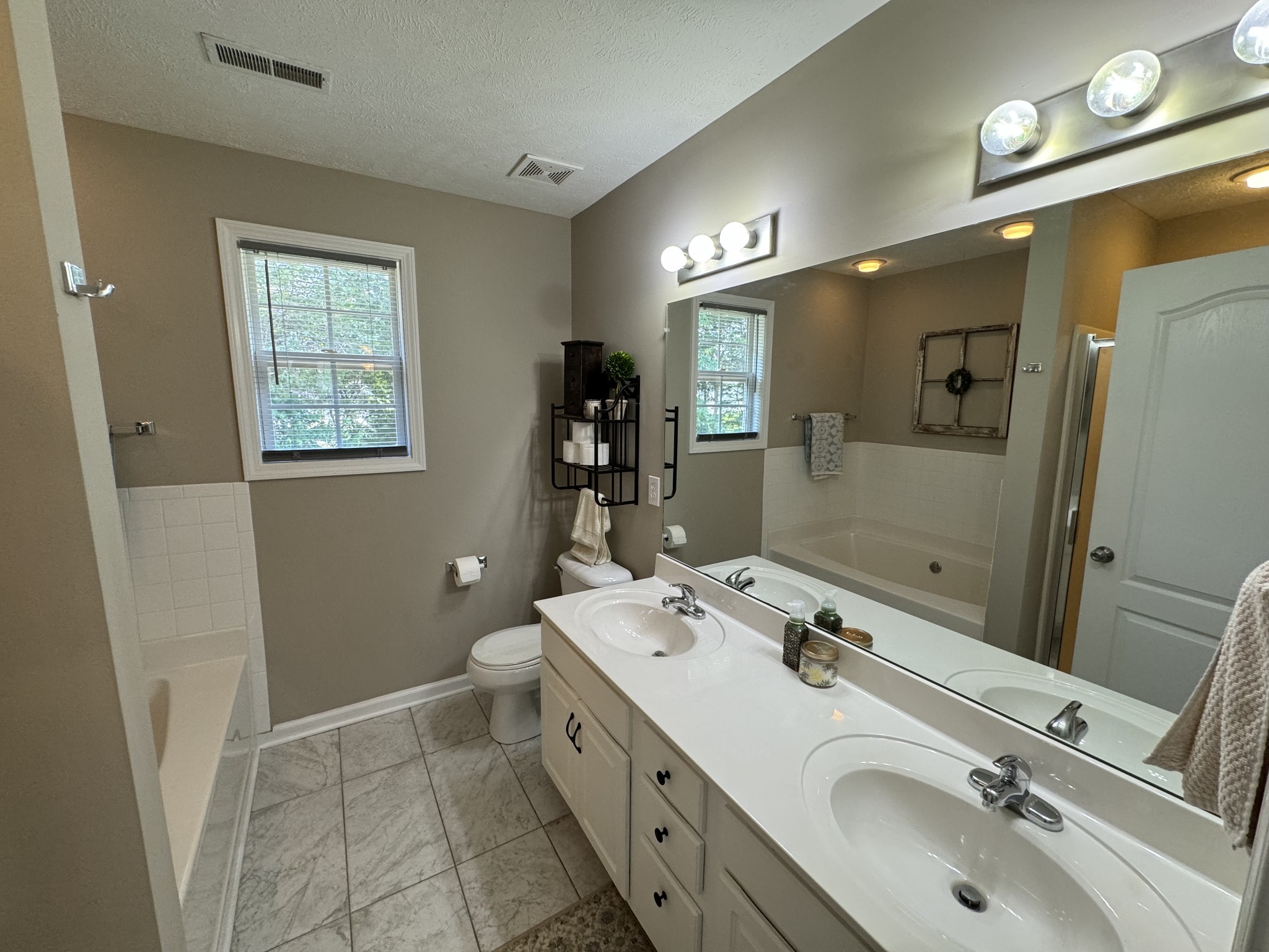 3132 Holly Pt