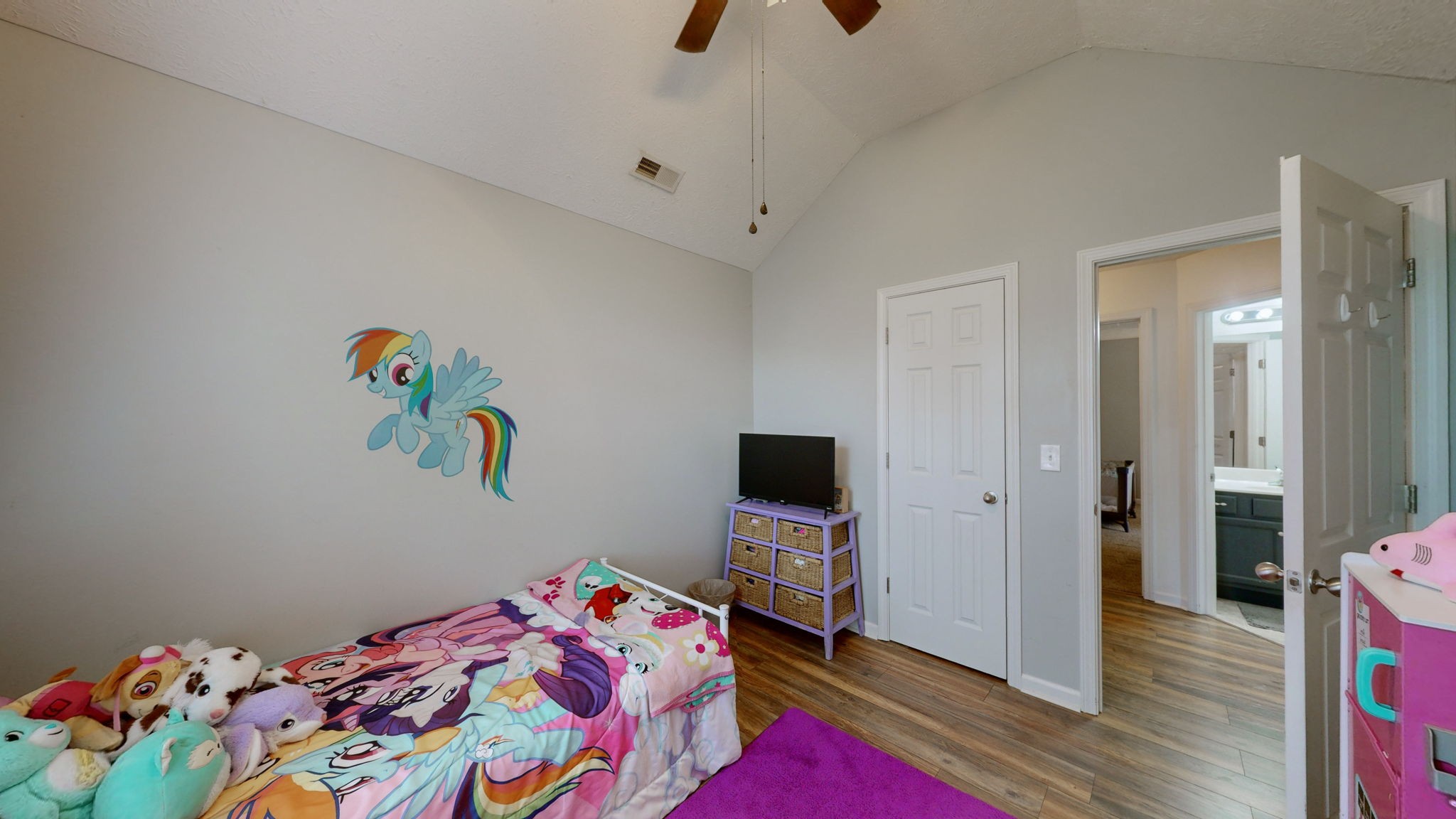 2843 Ridgewood Dr
