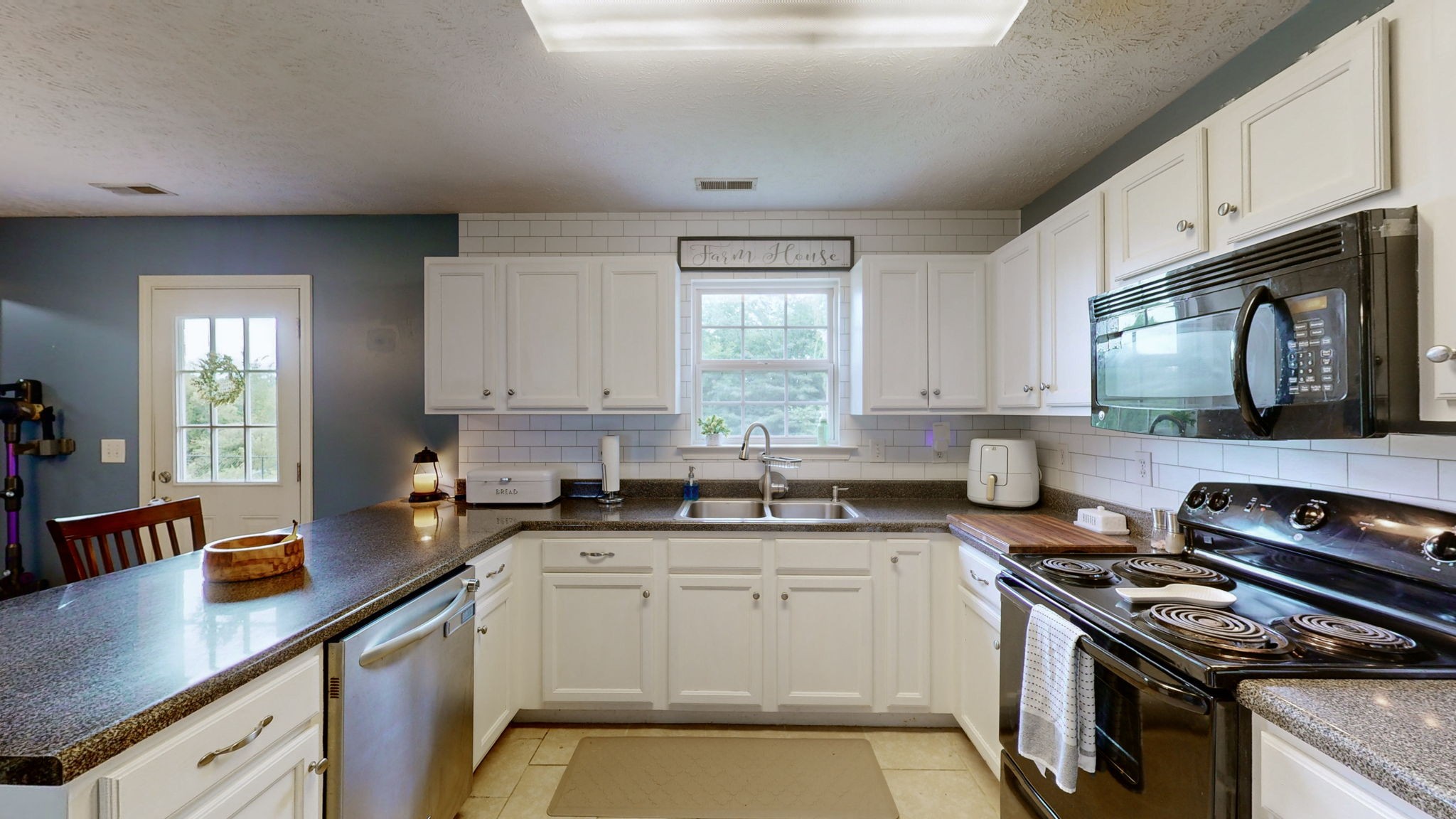 2843 Ridgewood Dr