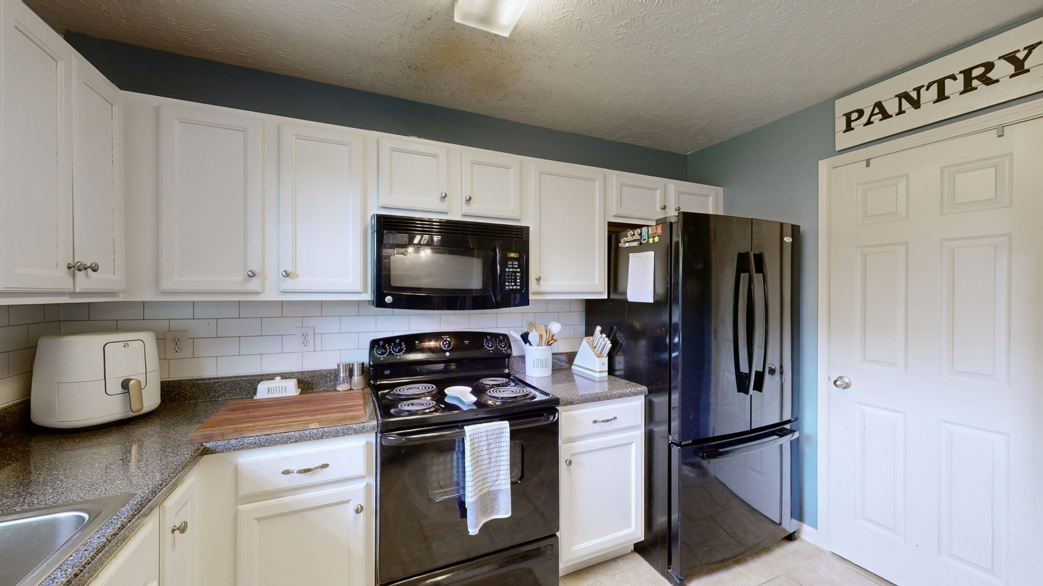 2843 Ridgewood Dr