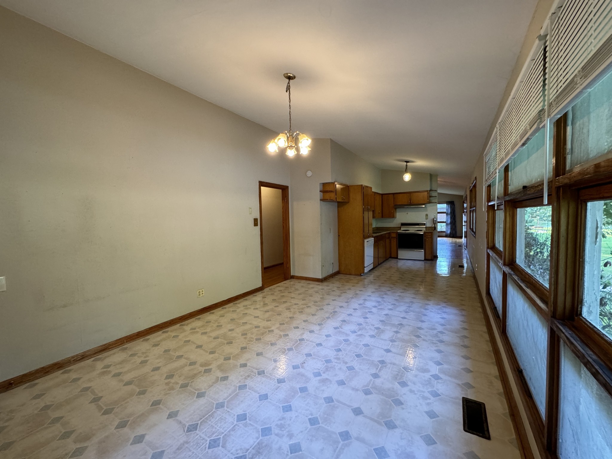 907 Westwood Dr