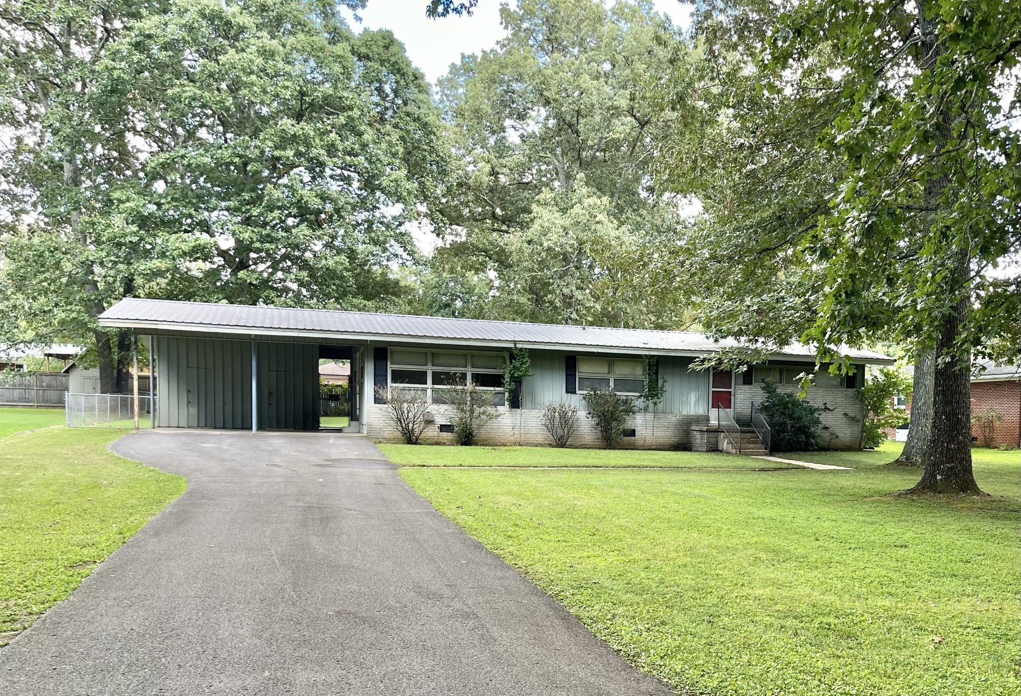 907 Westwood Dr
