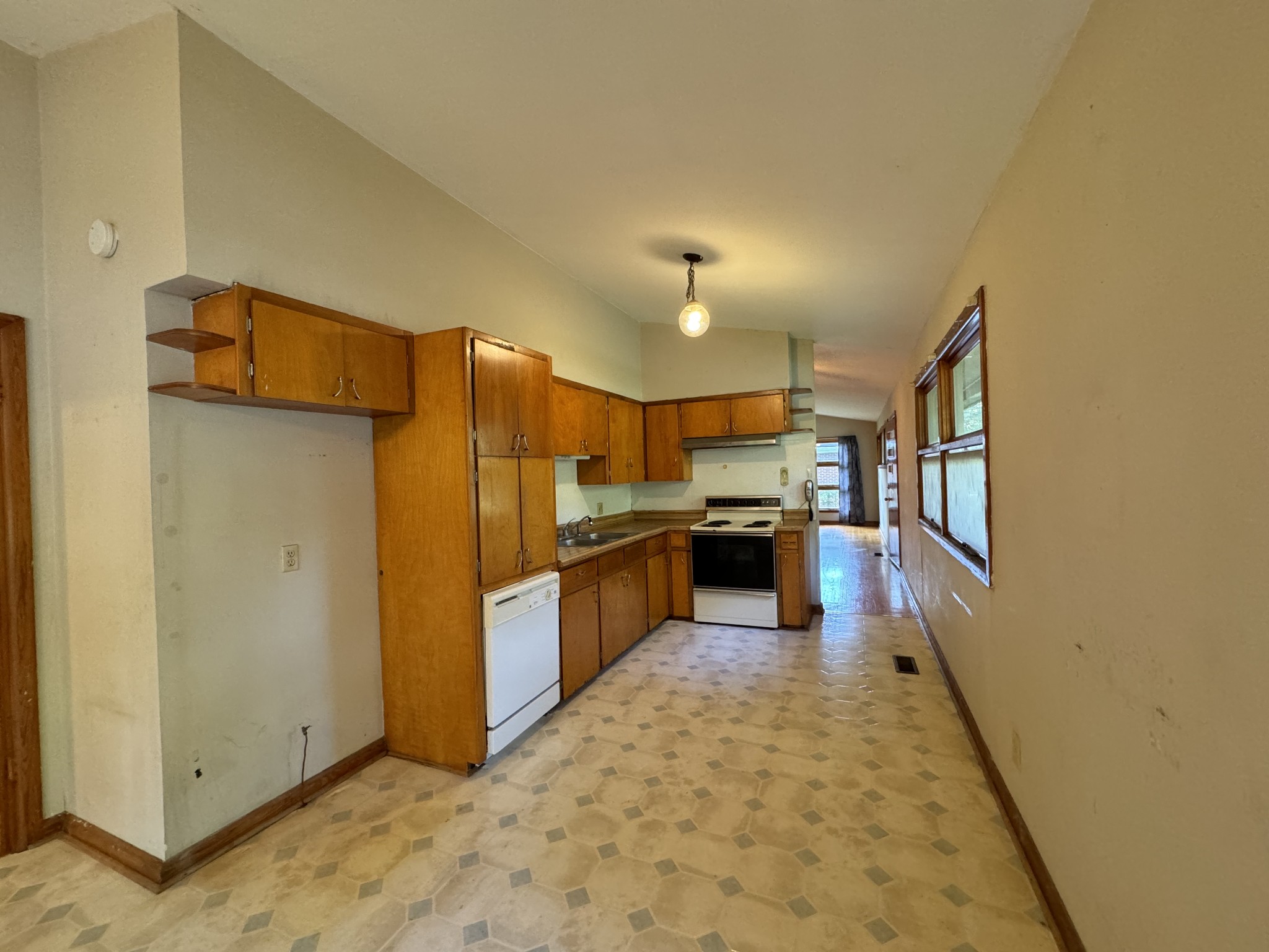 907 Westwood Dr