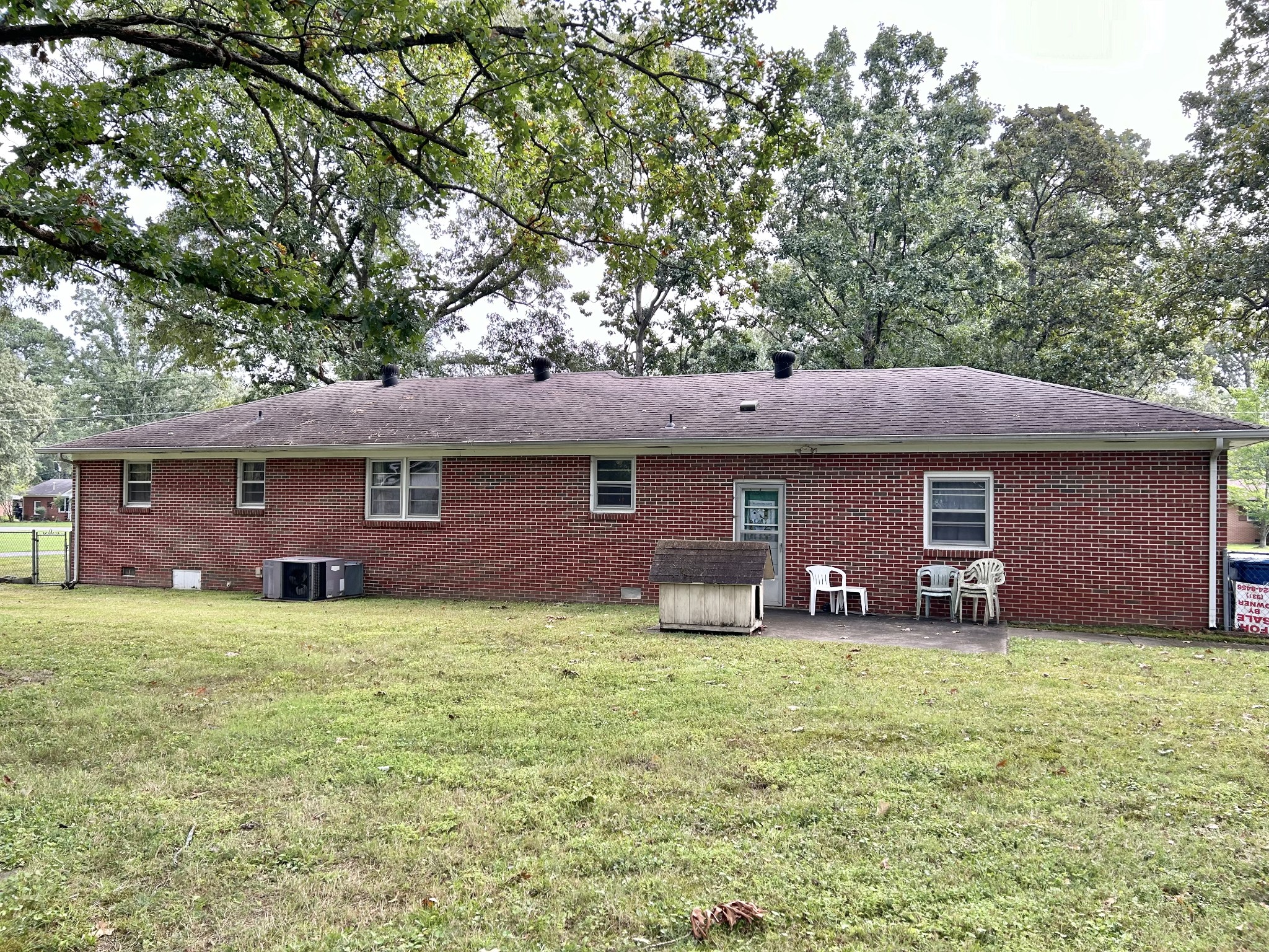 802 Lowry St
