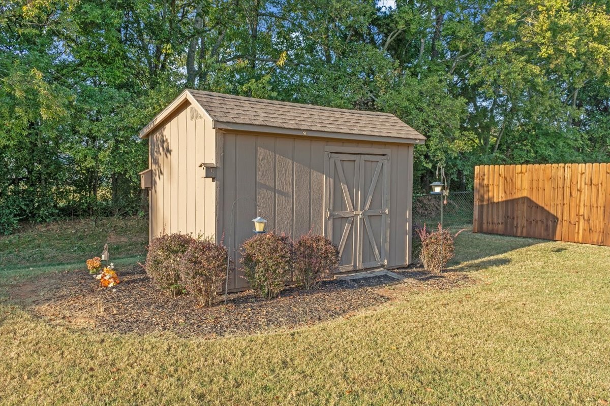 2233 Red Mile Rd
