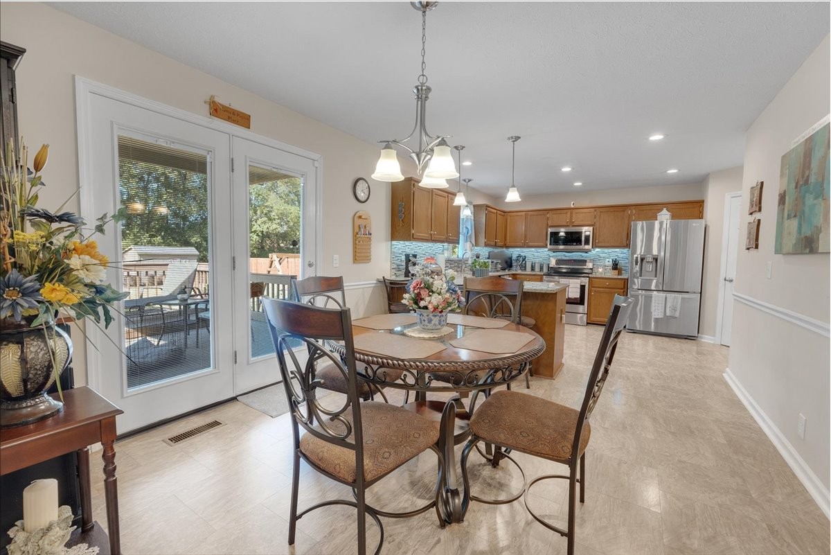 2233 Red Mile Rd