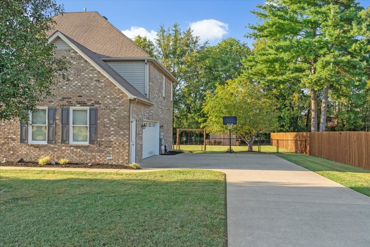 2233 Red Mile Rd