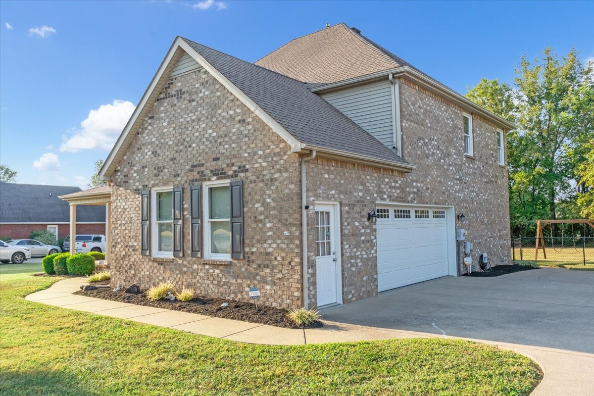 2233 Red Mile Rd