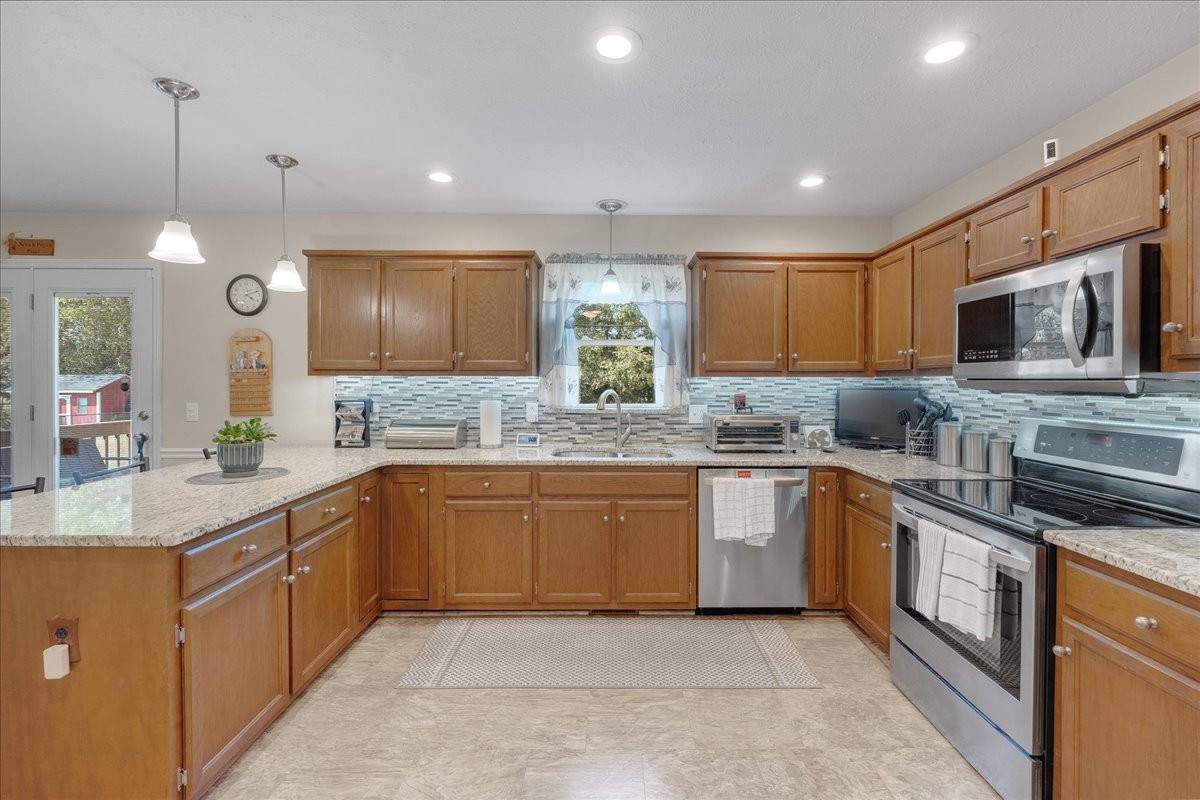 2233 Red Mile Rd