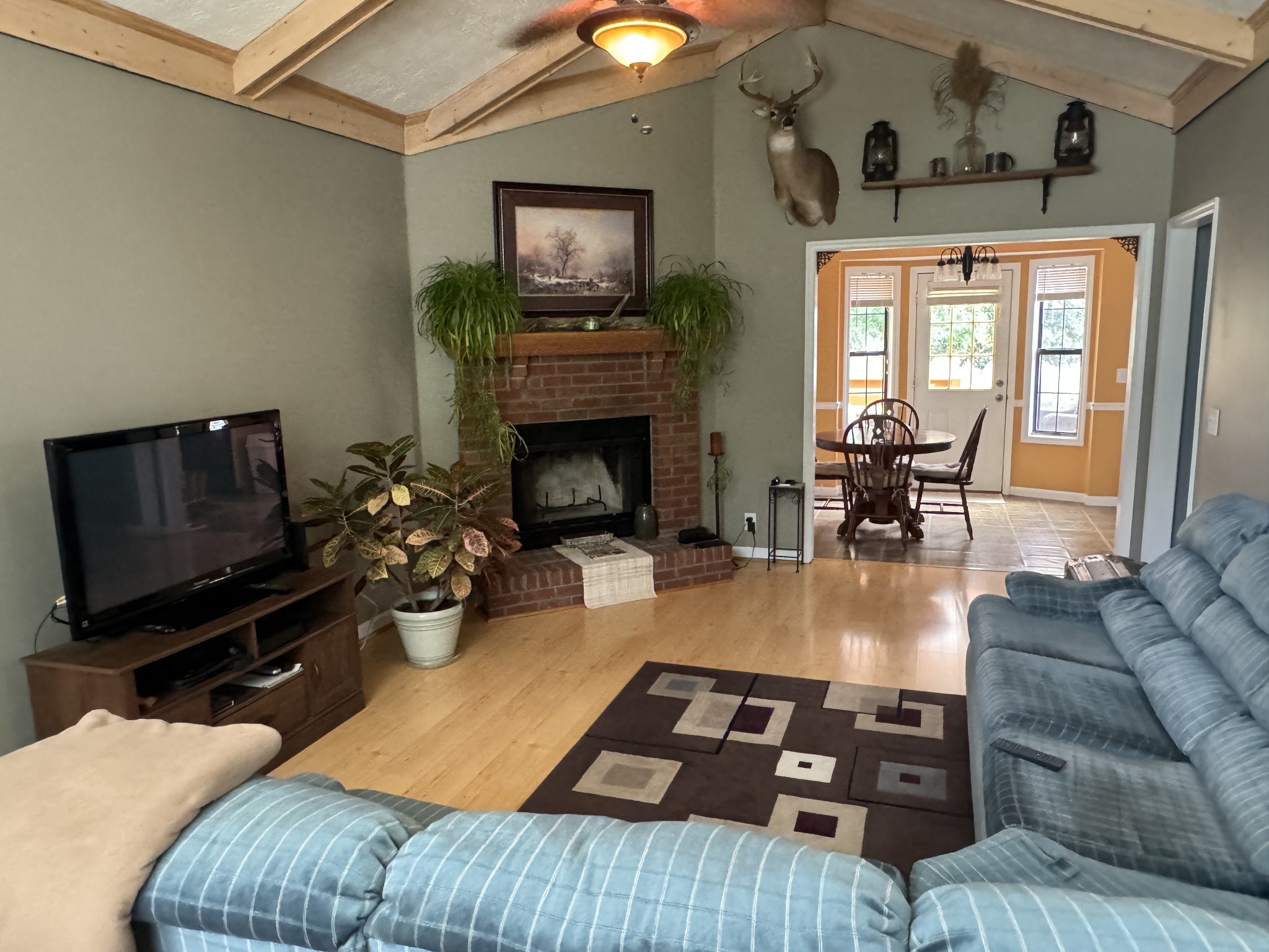 297 Huntington Dr