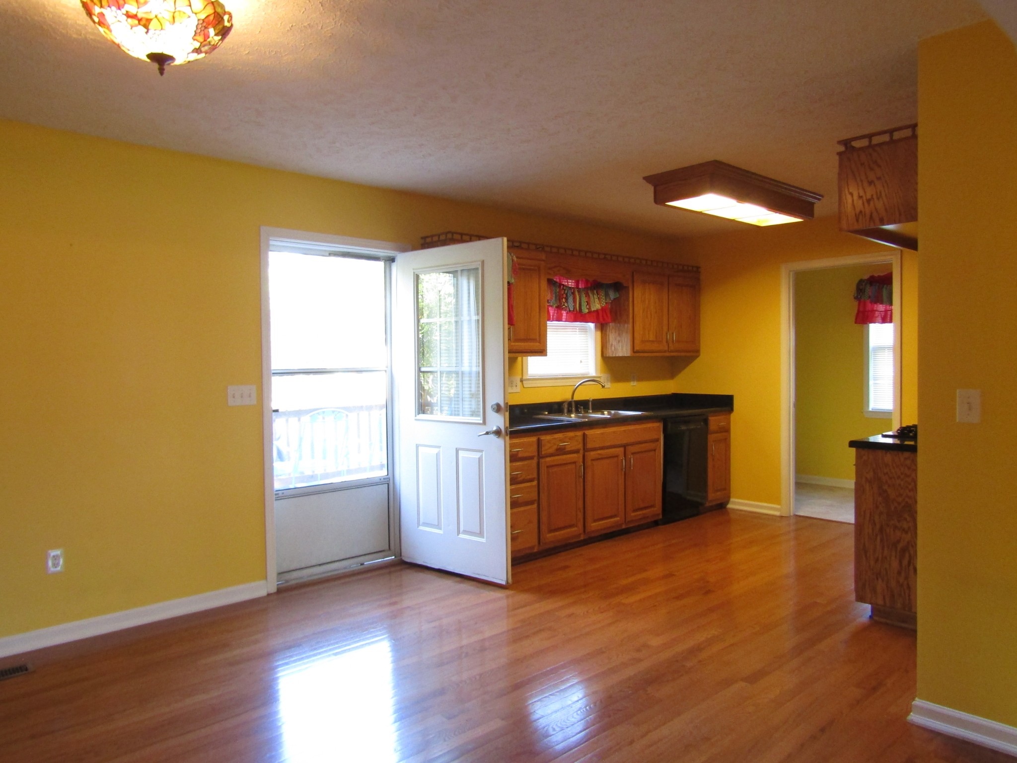 371 Hillcrest Rd